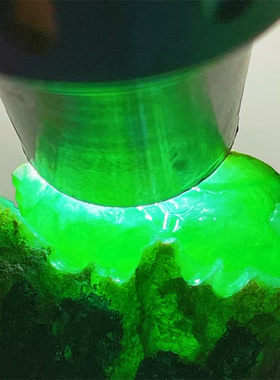 A85508 缅甸天然翡翠原石老坑后江场口色料戒面料  重18克