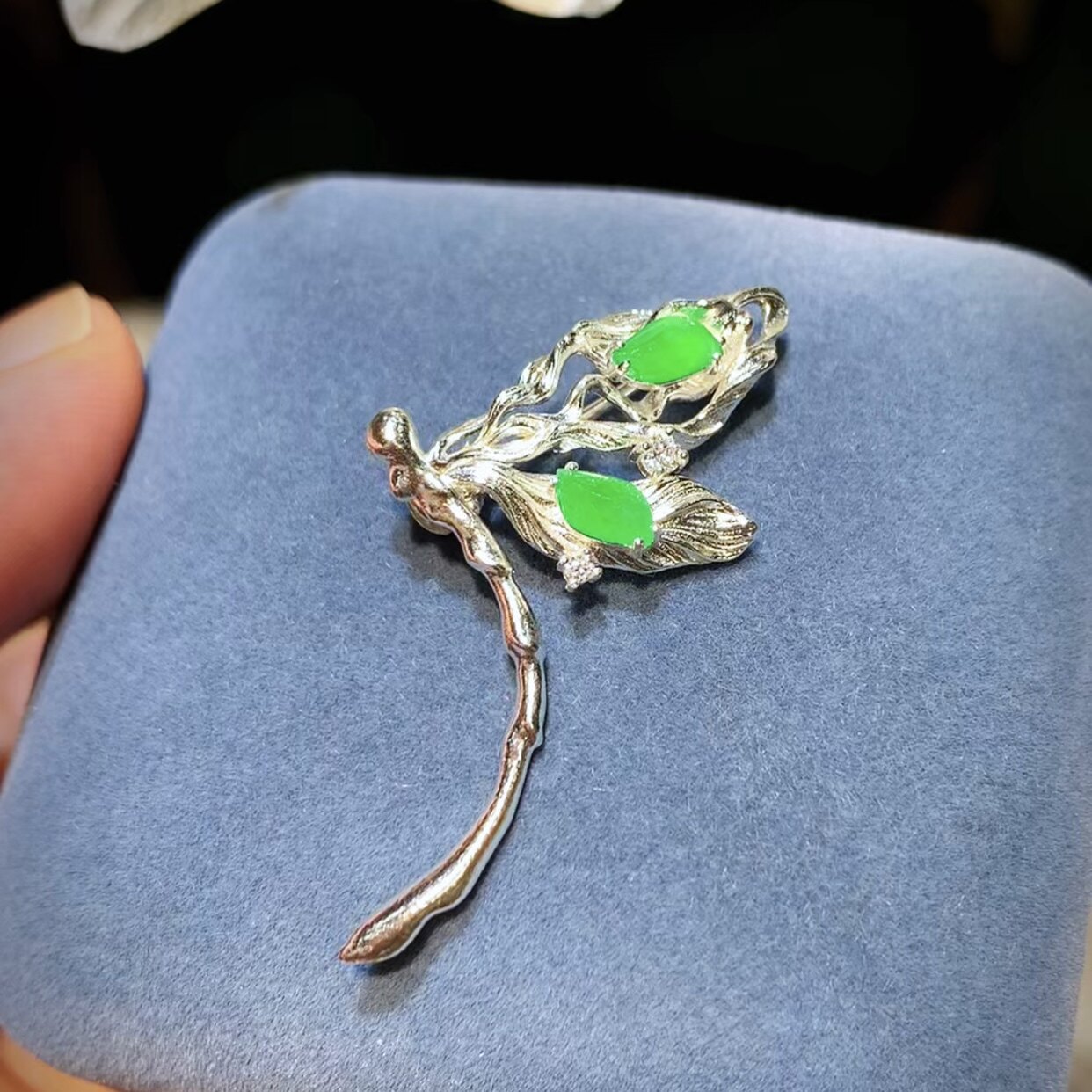 翡翠蜻蜓胸针吊坠两用款,925银镶嵌。