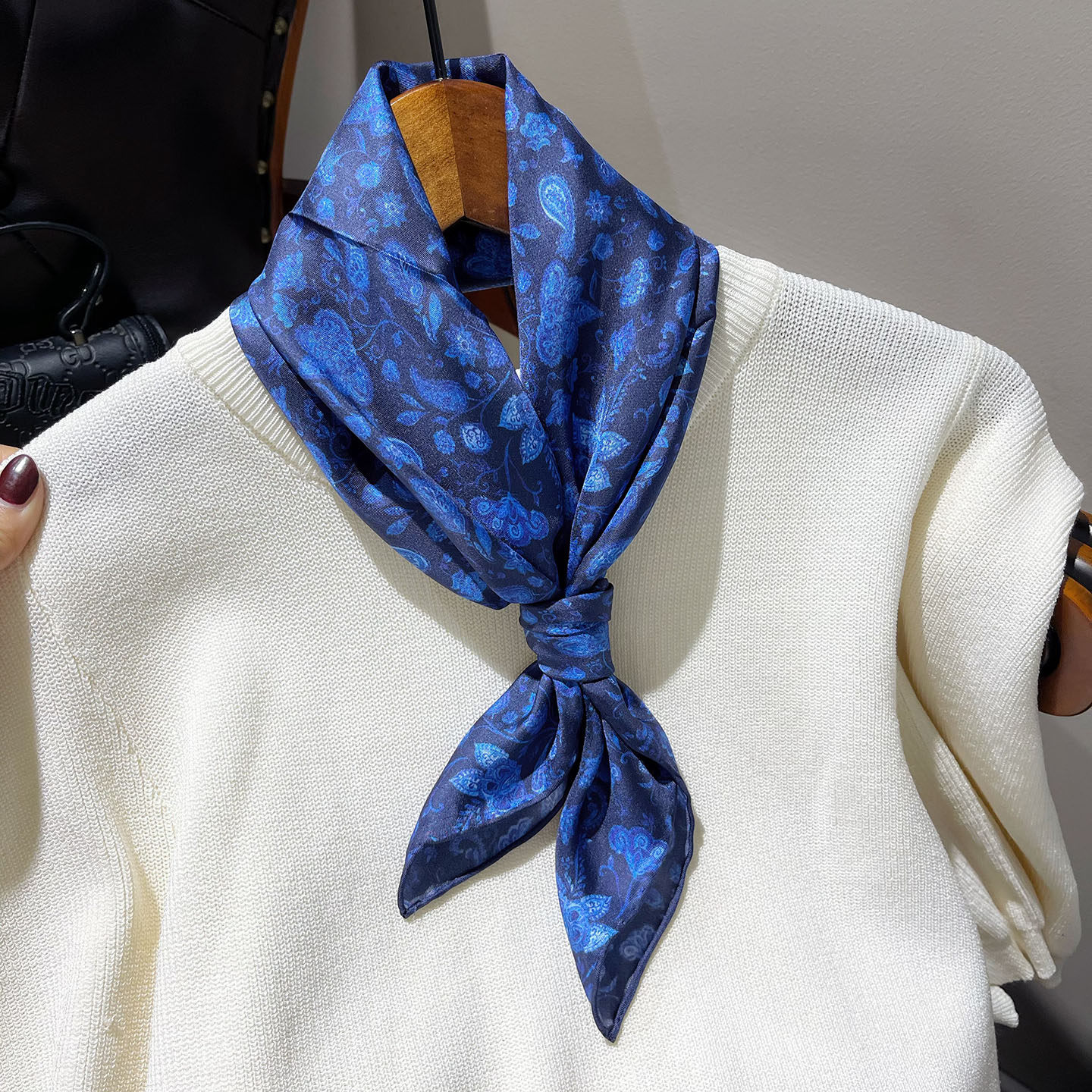 法式！蓝色碎花真丝丝巾小方巾男女春秋护颈装饰桑蚕丝斜纹绸领巾,服饰配件/皮带/帽子/围巾,围巾/丝巾/披肩,淘宝优惠券,粉丝福利购,淘宝优惠卷