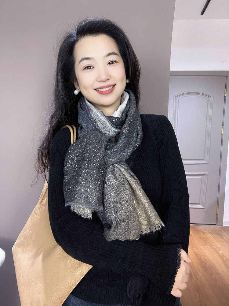 围巾女士2025新款春秋冬季高级感显白拼色渐变时尚披肩两用围脖