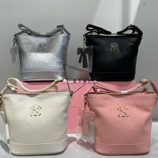 潮牌MLB正品 儿童老花暗纹水桶包斜挎包蝴蝶挂饰亲子7ACRM066N 新款