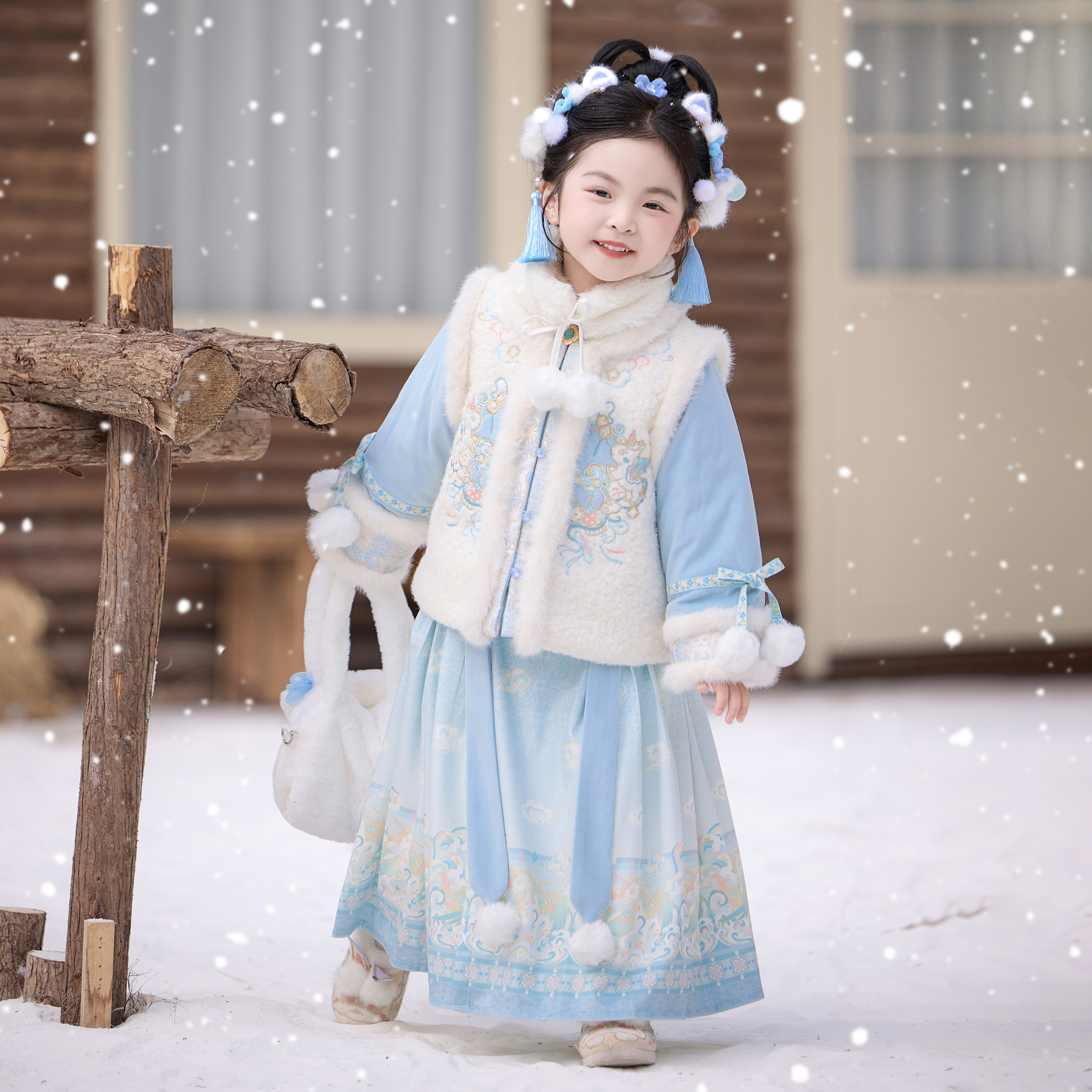 女童汉服2025中国风儿童格格服套装新款冬款明制加厚宝宝拜年服