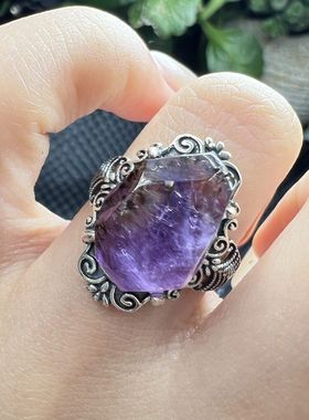 精选优质紫钛材质，独特紫色光芒，尽显高贵气质。精湛工艺打造，