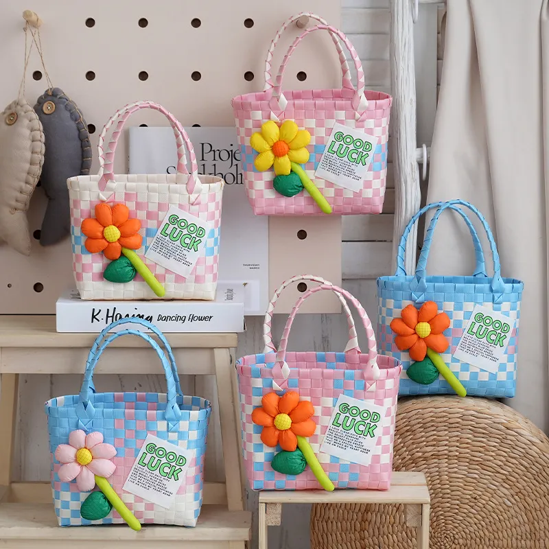2025小号新品春游野餐包手提塑编包可爱粉色系清新拼色菜篮子包