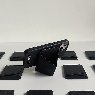 APIOU 二合一黑色荔枝纹皮革 Magsafe 磁吸支架卡包
