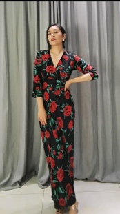 原创神秘性感修身显瘦超长连衣裙印花小众设计感打底裙v领高级感