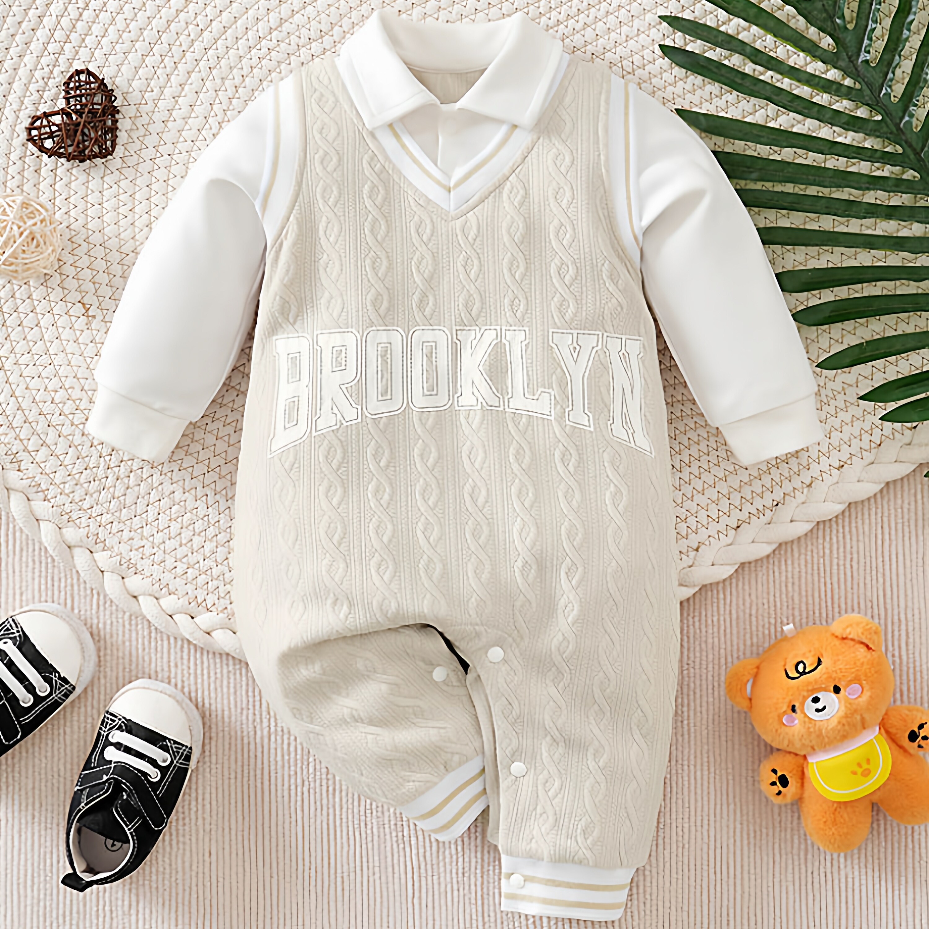 婴儿衣服秋装连体衣男宝宝超萌学院风满月百天哈衣秋季外出爬爬服