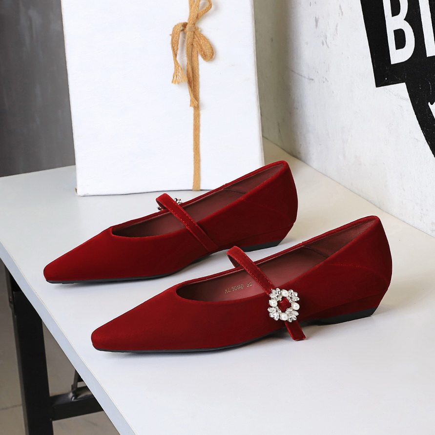 法式赫本风通勤平底鞋百搭一字带绒面水钻扣玛丽珍浅口尖头单鞋女