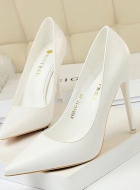 白色高跟鞋女春秋网红职业ins仙百搭性感大码41 43细跟尖头单鞋