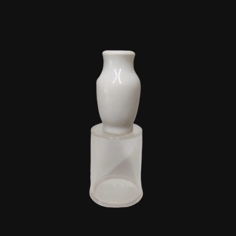景德镇清代中期甜白釉袖珍小瓶2.6*1cm全品