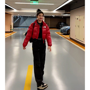 时尚红色短款羽绒服女2025年冬季新款高级感洋气减龄独特别致外套