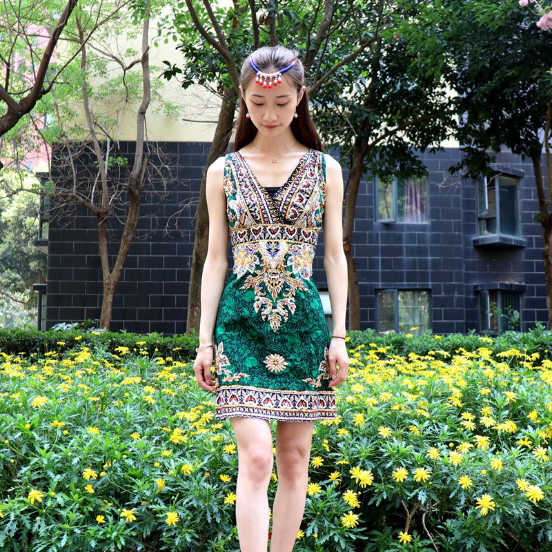 国潮连衣裙亮片钉珠旅游沙滩欧美