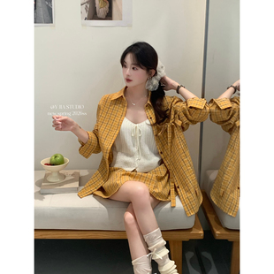 Y.JIA 伊嘉韩系格子蝴蝶结衬衫+针织钩花背心+高腰半身裙三件套装