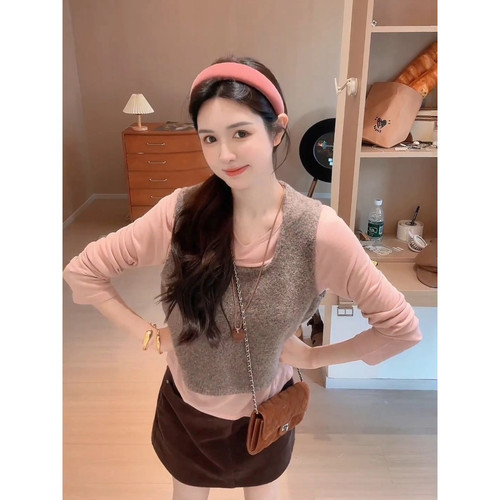 YJIA伊嘉韩系甜美减龄针织背心+修身打底衫+灯芯绒半身短裙三件套