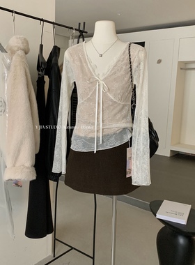 Y.JIA伊嘉心动story~时髦升级内里磨毛蕾丝叠穿V领纯欲蕾丝衫小衫