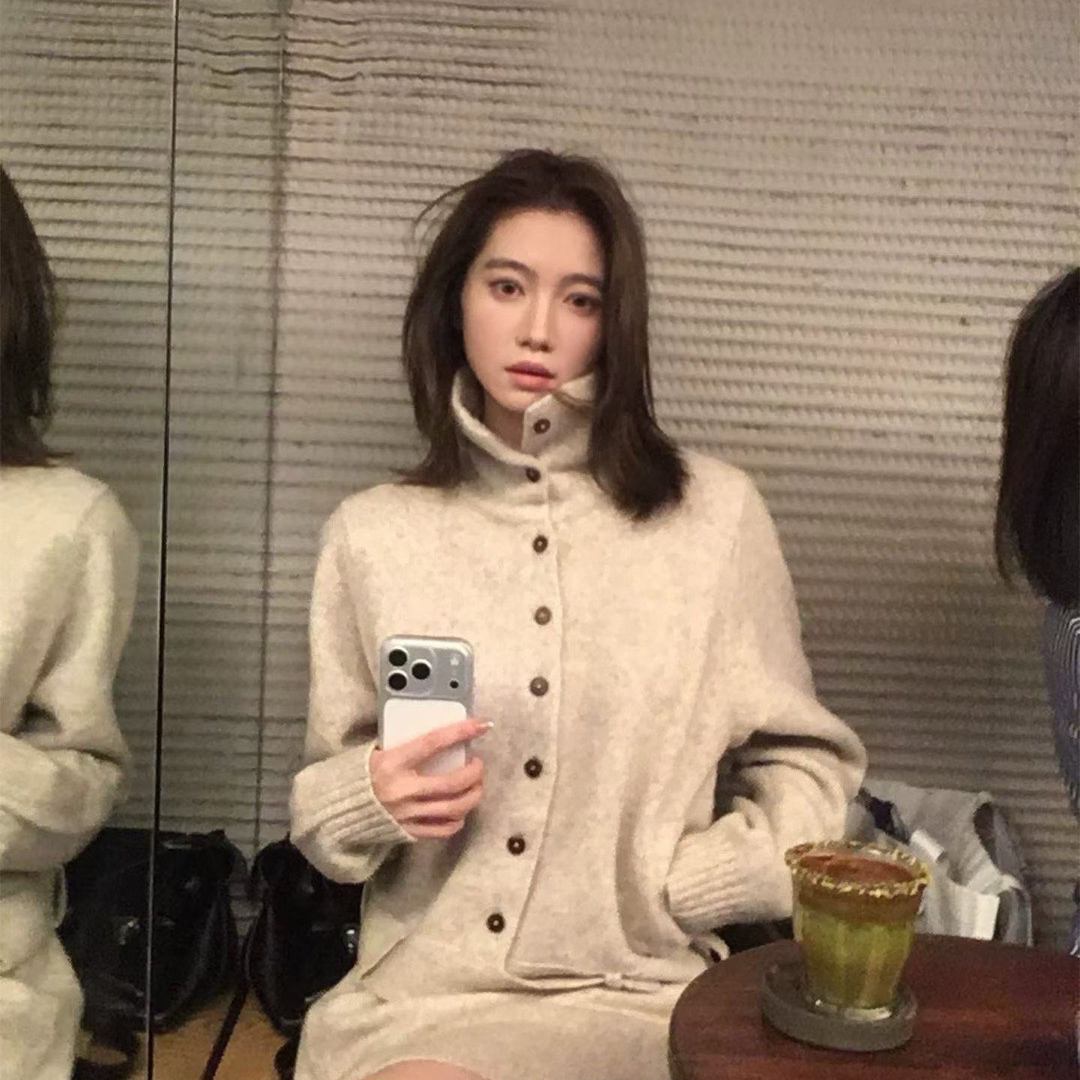 一起装高领单排扣针织开衫+短款半身裙套装（含100羊毛）50-4117