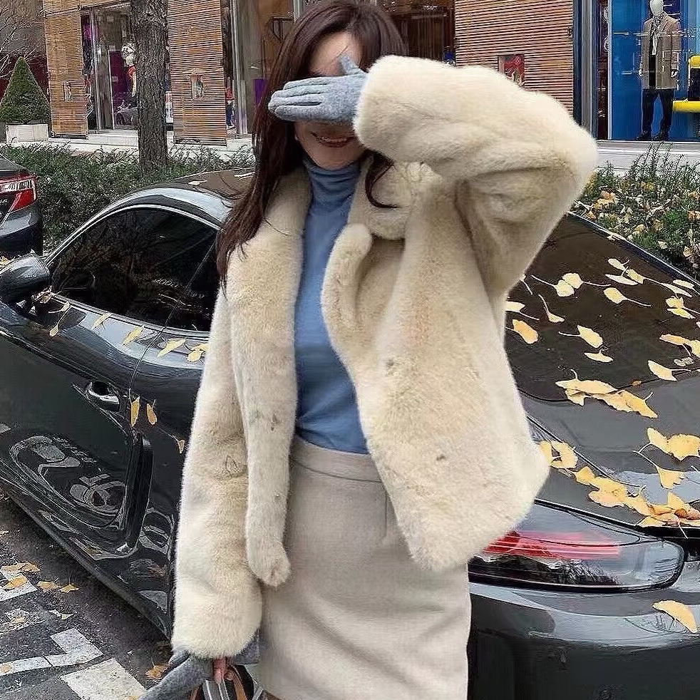 一起翻领奶白色环保皮草短外套DM698716