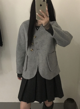 一起法式复古V领设计感羊毛外套（含69.4绵羊毛）3388