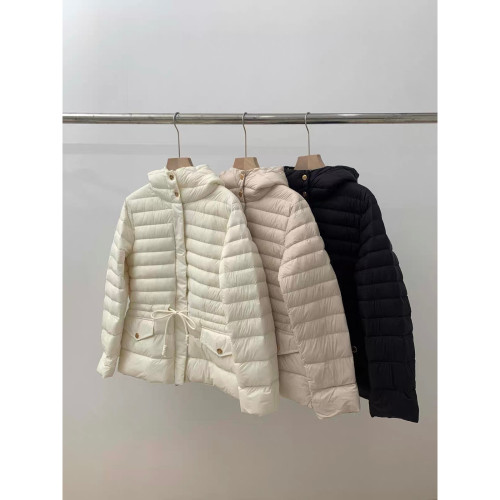 女短款连帽加厚冬季时尚百搭保暖羽绒服外套(不含下装+包包)Z566