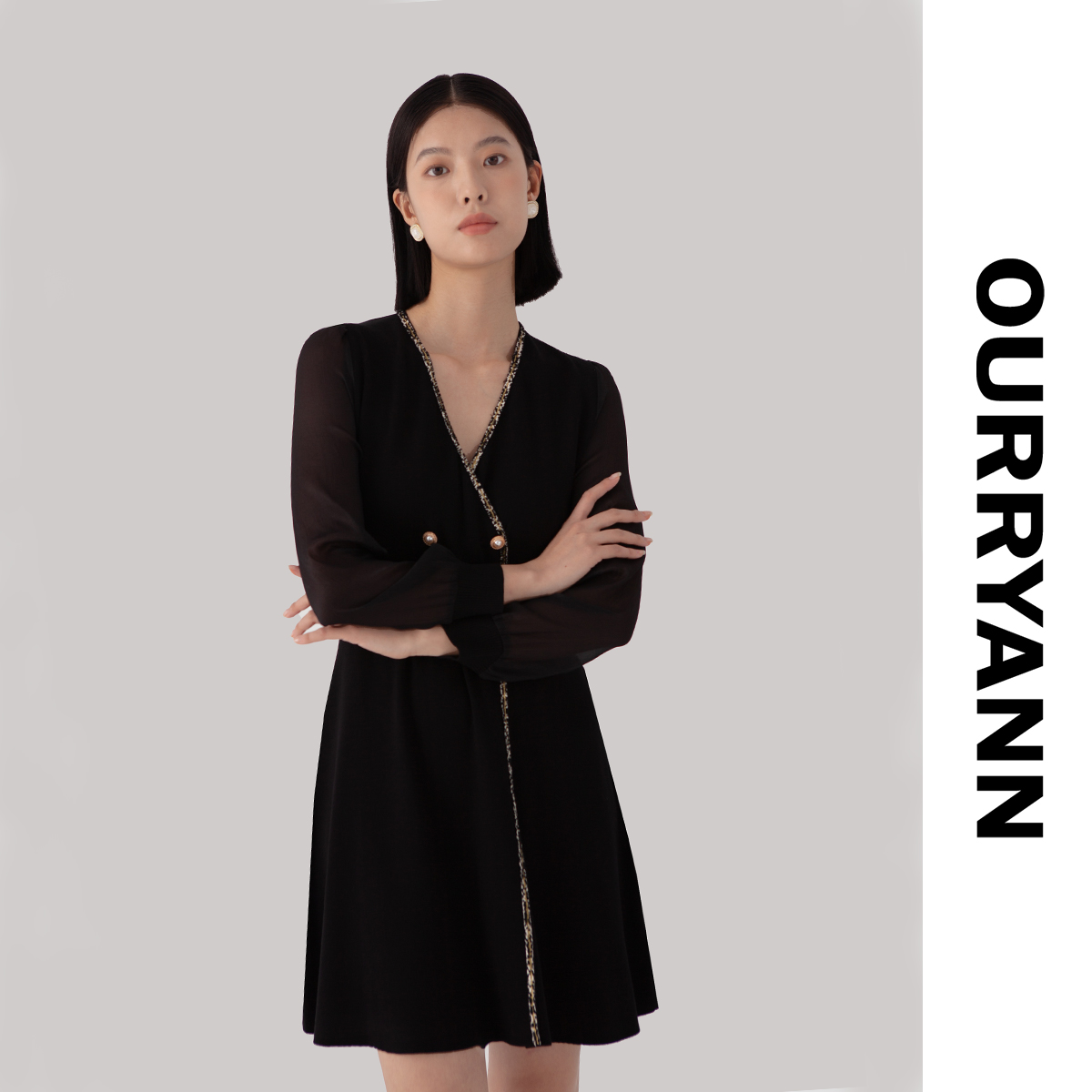黑色V领连衣裙女微透袖金边双排扣秋冬显瘦气质小香风长袖裙装