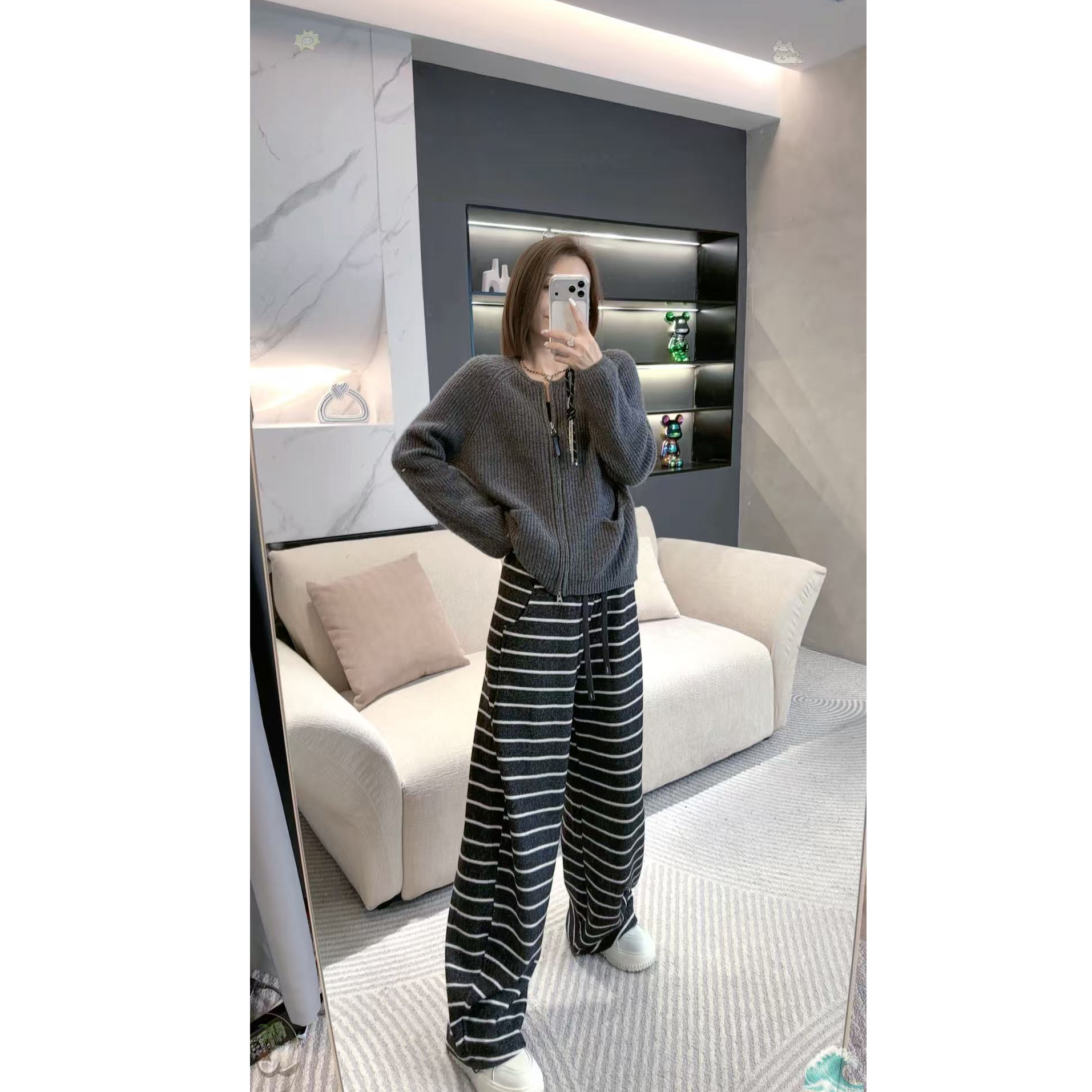 熙薇【​松间律动】2025秋冬新款条纹保暖休闲直筒拖地裤H6140