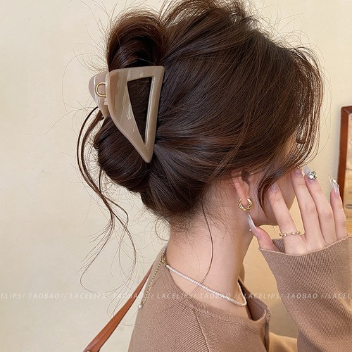 春日三角形亚克力抓夹女盘发夹子