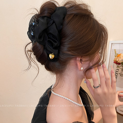 气质褶皱网纱爱心抓夹女高级感