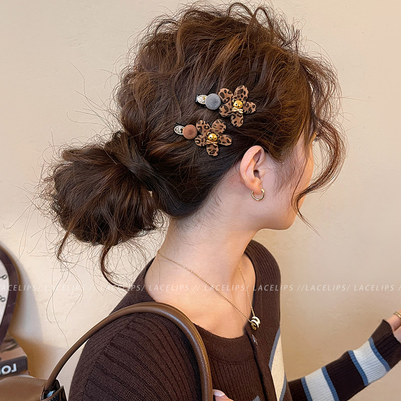 时尚豹纹花朵球球发夹女2026新款高端侧边夹刘海夹子前额发卡头饰