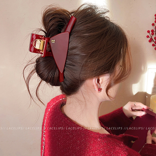 气质红色三角形抓夹女鲨鱼夹2026新款高级感盘发夹巨好看新年发饰