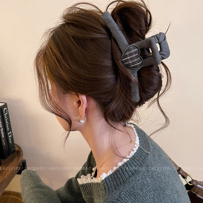 韩系格纹爱心抓夹女2025新款