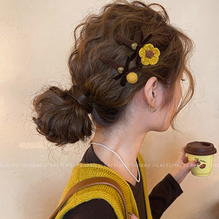 花朵毛球蝴蝶结发夹女前额刘海夹子头饰2025新款高端侧边夹发卡秋