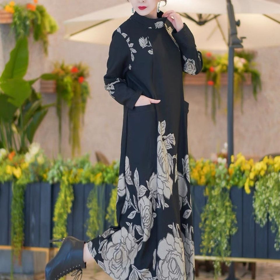 秋冬新款加绒加厚连衣裙贵夫人定位花大码洋气显瘦遮肚长款打底裙