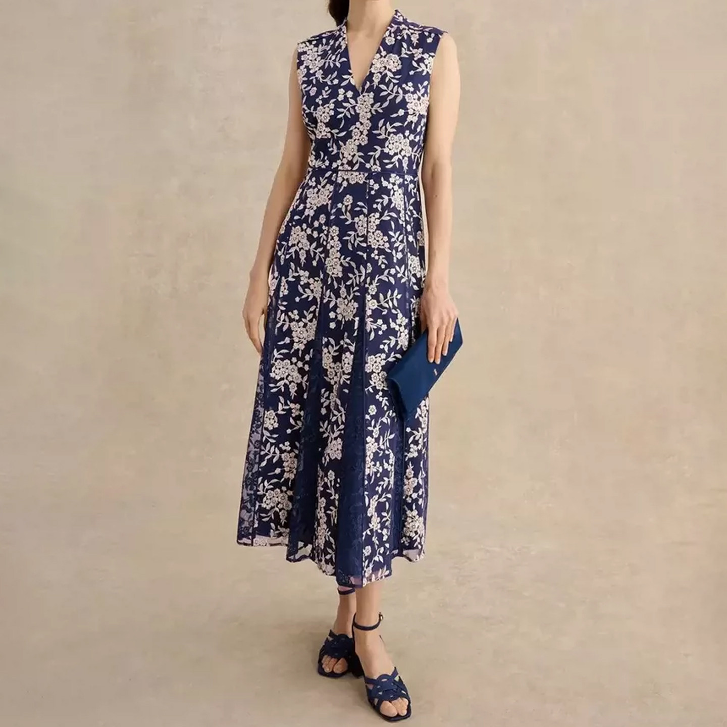 欧美时尚夏季优雅气质V领无袖花卉刺绣连衣裙女收腰显瘦中长款
