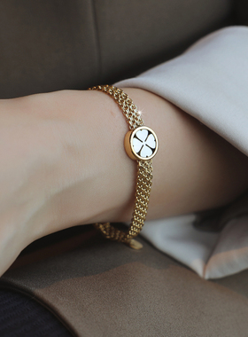 ZOXI轻奢小众白贝四叶草手链女2025年新款网红福牌蛇骨链手饰品