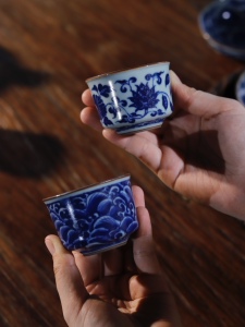 熙物堂汝窑柴窑青花开片海水小马蹄四季花卉小杯铁胎开片主人杯31