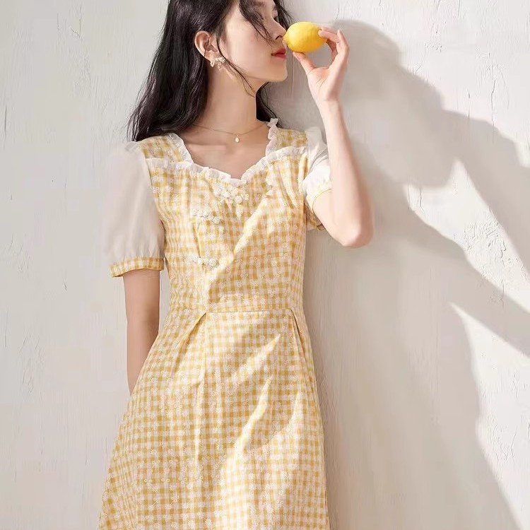 微残茵M国潮盘扣格子连衣裙女夏季新款泡泡袖花边印花方领伞裙子