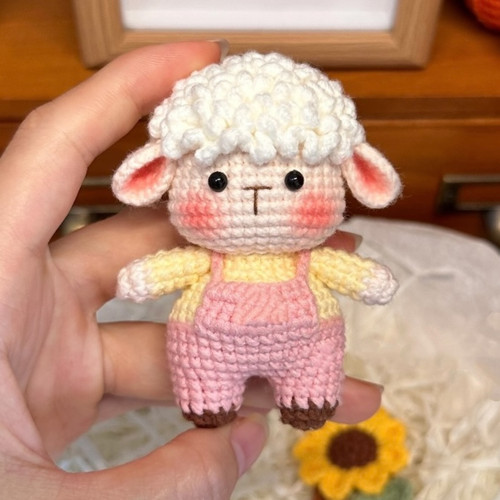 手工编织diy材料包背带裤小羊钥匙扣包挂件毛线钩针钩织情侣礼物