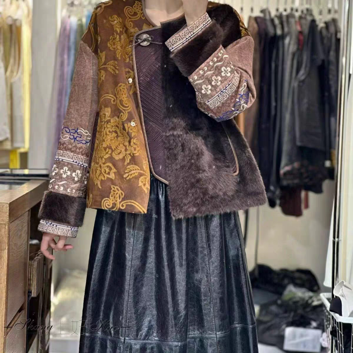 新中式国风拼接刺绣外套女2026冬新款复古仿水貂毛90白鸭绒羽绒服
