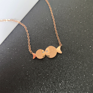 配饰亲吻鱼钛钢不掉色项链女生锁骨链网红ins礼物 个性 新款 潮时尚