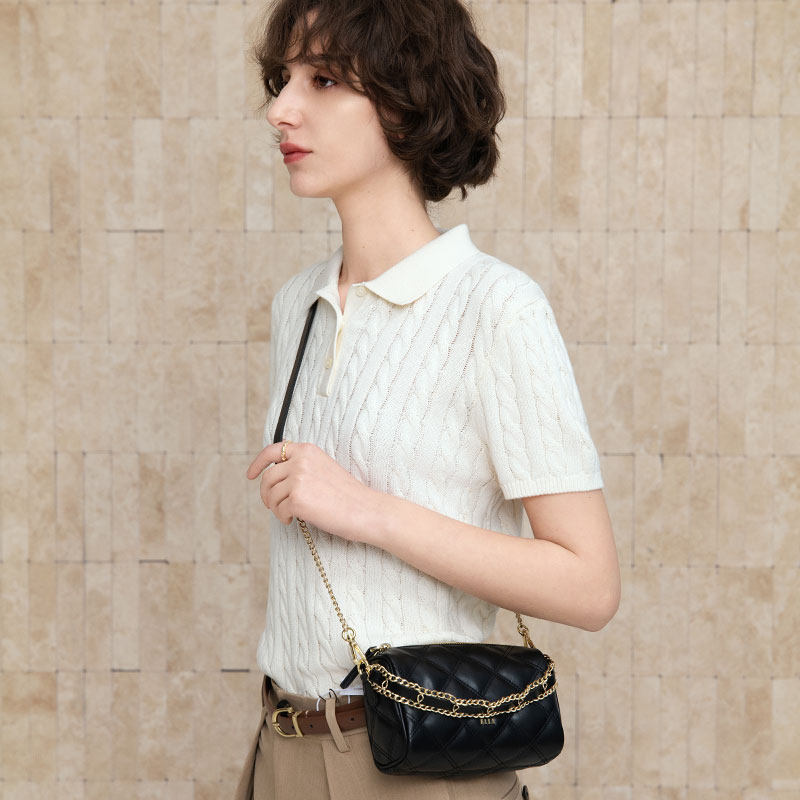 ELLE枕头包女菱格纹链条斜挎包黑色小包高端通勤手提包