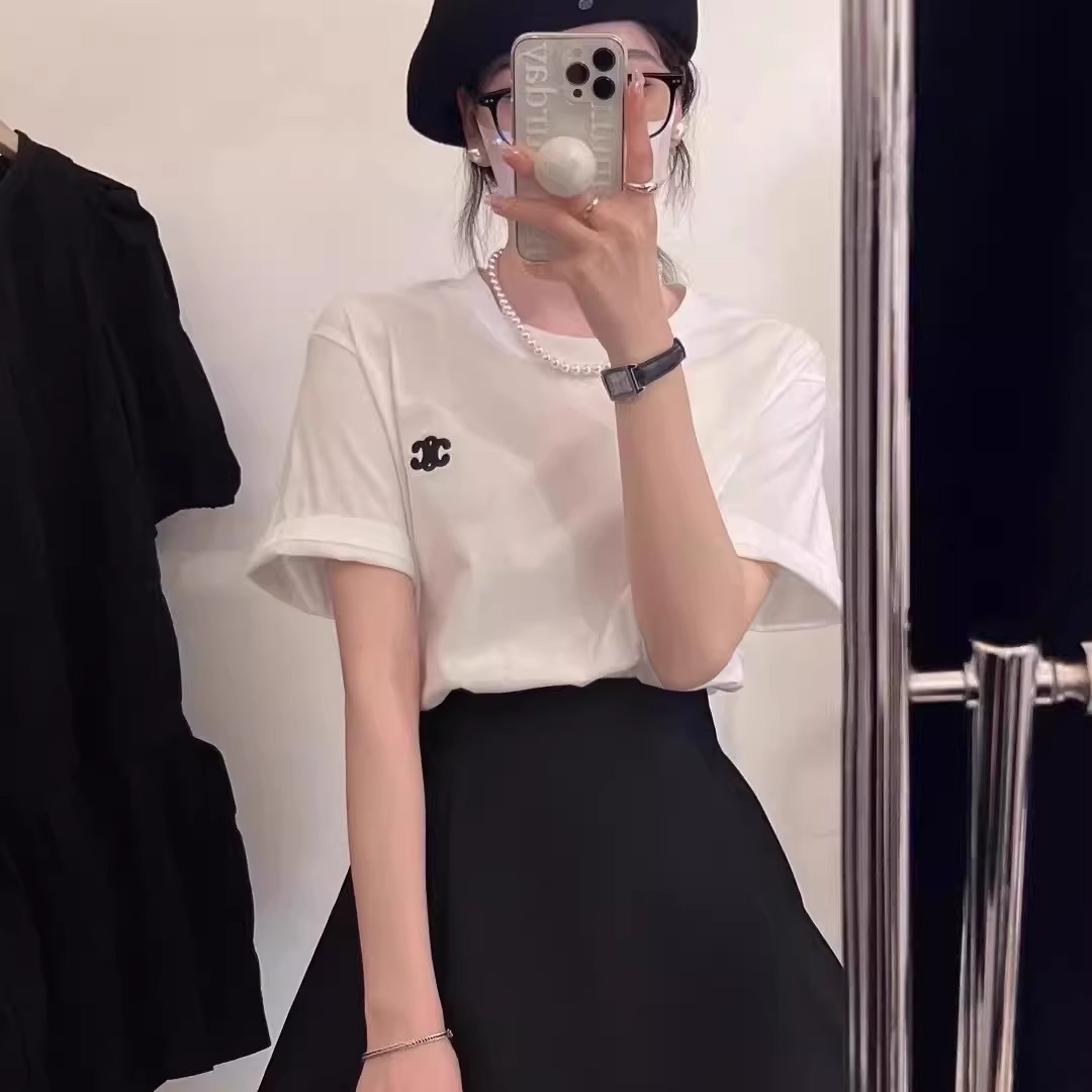 专柜品质夏季重磅刺绣小标圆领短袖T恤显瘦正肩上衣女潮2026新款