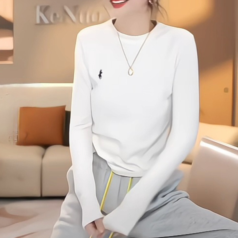 正肩小马刺绣白色长袖t恤女
