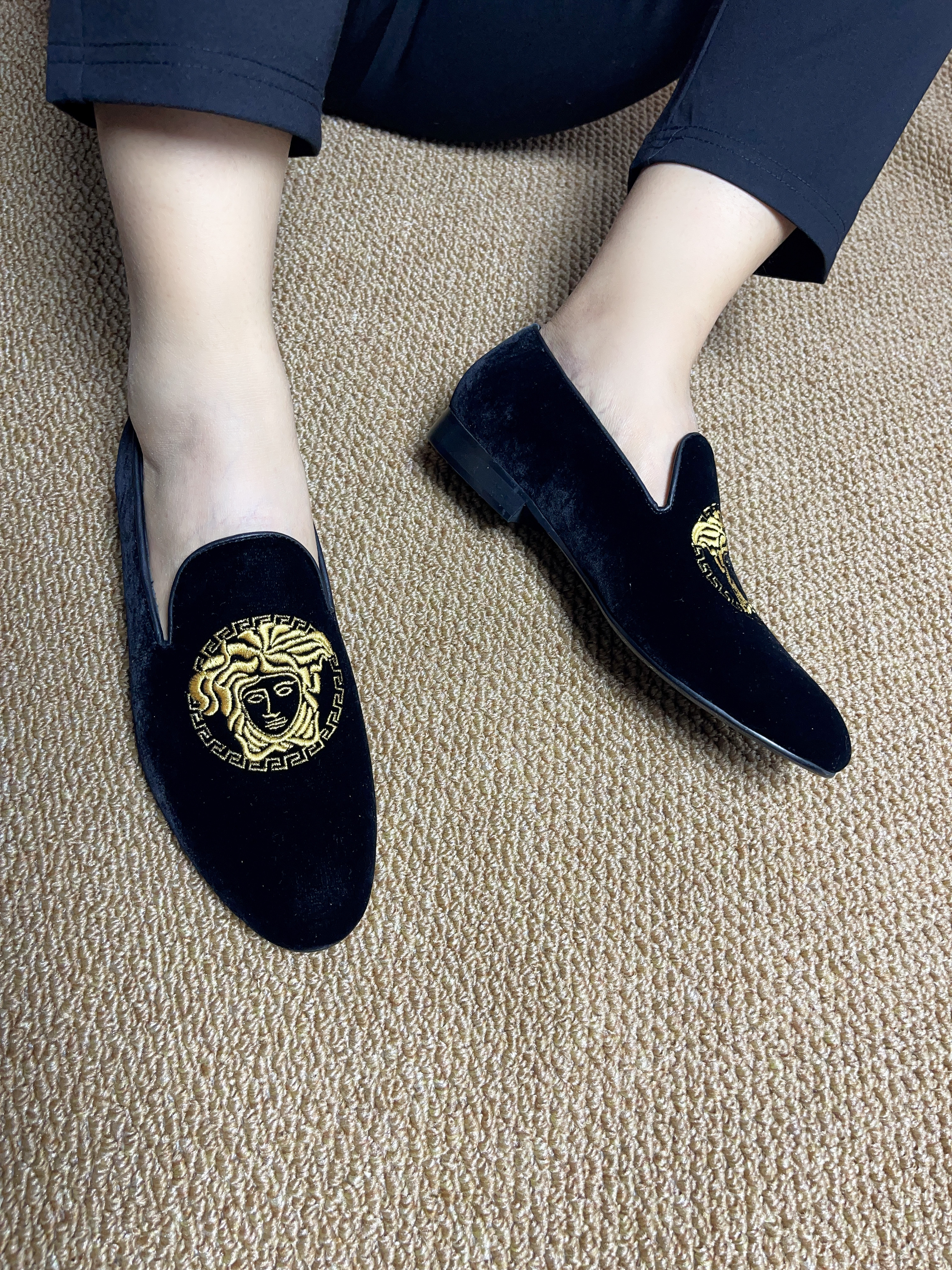 1. 男士丝绒乐福鞋刺绣一脚蹬商务休闲皮鞋宴会婚礼伴郎鞋百搭款