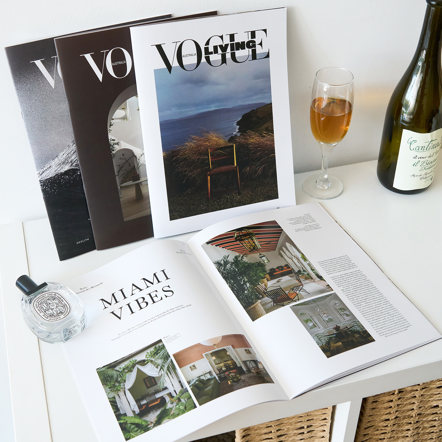 ins网红杂志书本背景布