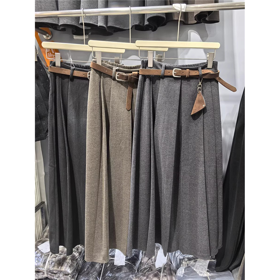 2025秋季纯色厚款皮带装饰西装裙