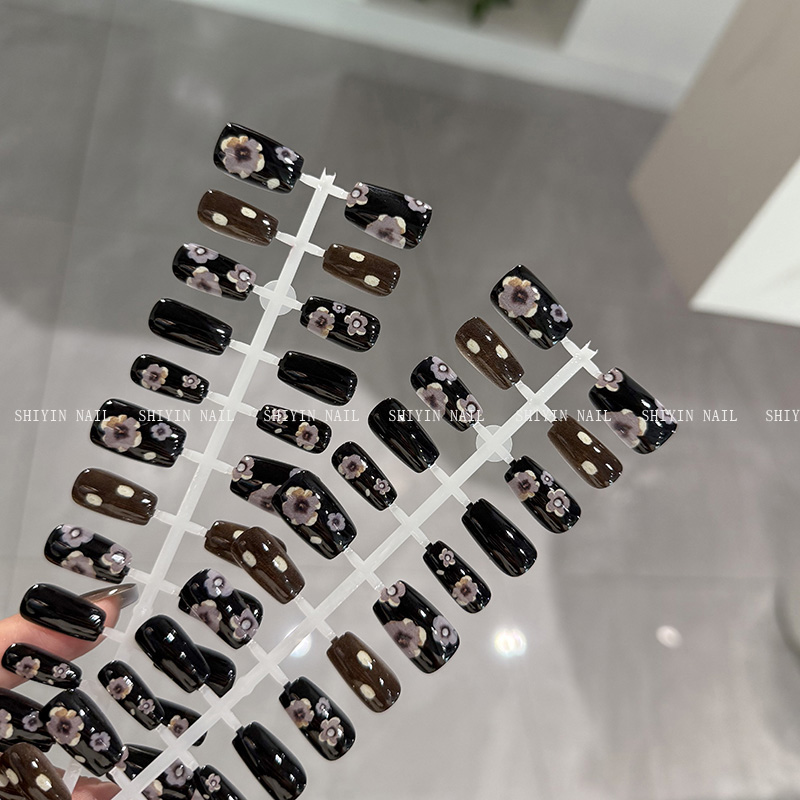 黑色小花穿戴甲短款女士日常优雅老钱风预制甲持久免烤可拆卸美甲