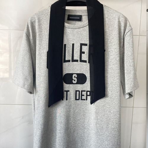 穿搭不烦恼字母印花配飘带