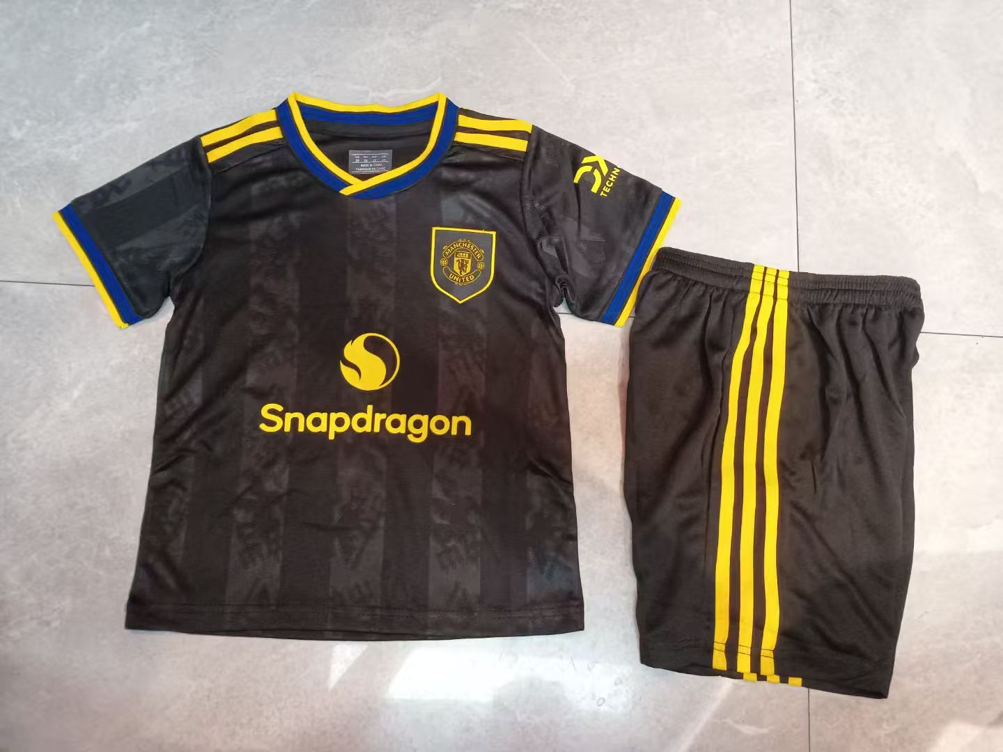 足球服儿童2526英超曼联客场8号B费7号芒特短袖短裤黑衣黑裤套装