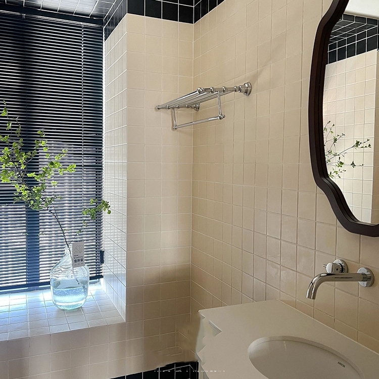 九宫格米色陶瓷马赛克黑白格子