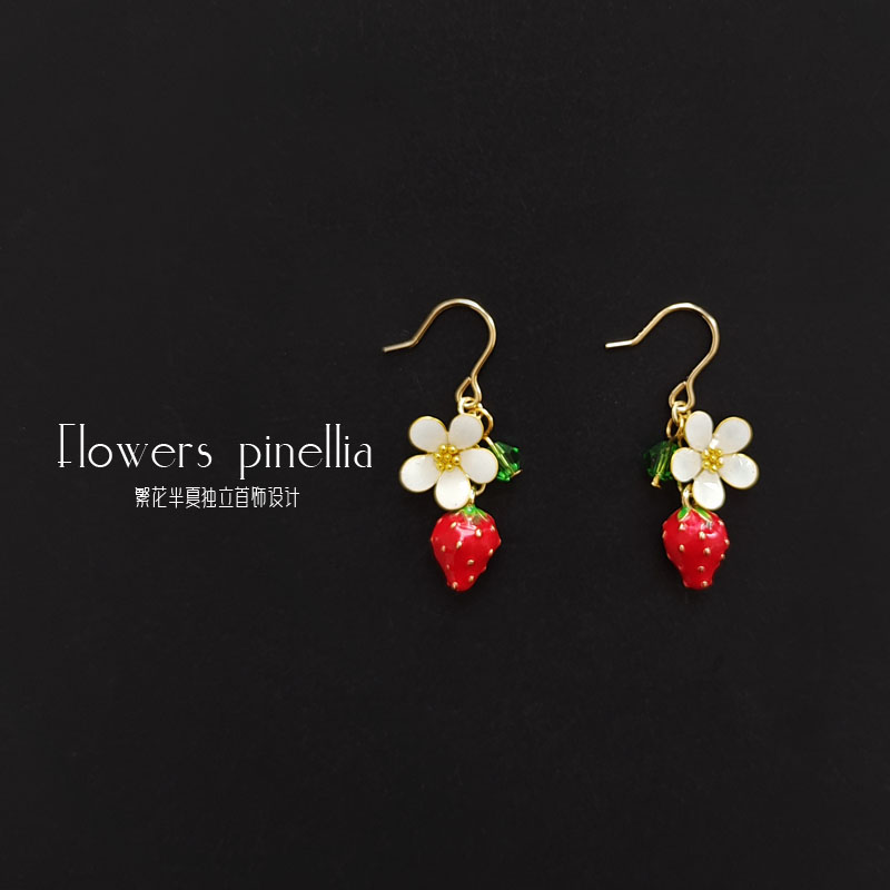 原创设计草莓小白花女小清新耳钩